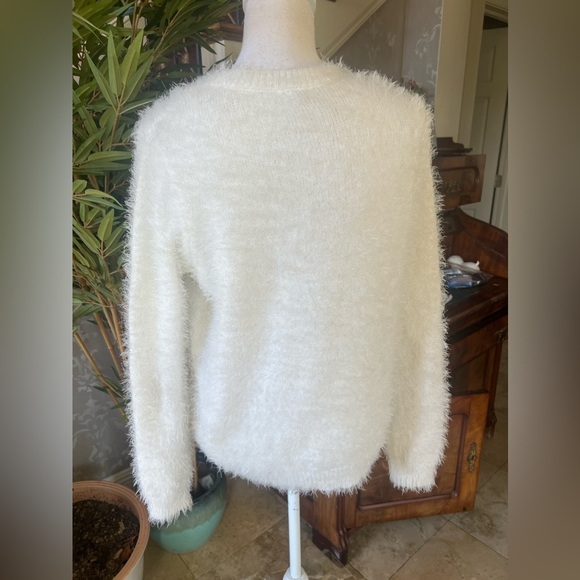 Mudd. Ladies, fuzzy white sweater size medium excellent condition super soft - Picture 5 of 8